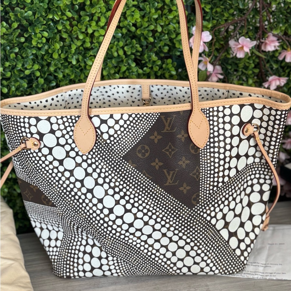Louis Vuitton Pre-Owned Yayoi Kusama 2012 MM Monogram Never Full MM - Picture 6 of 16